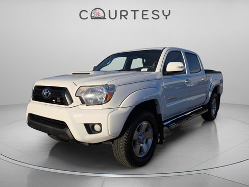 Used 2014 Toyota Tacoma PreRunner image 1