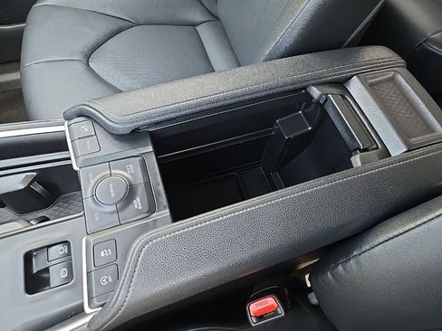 Used 2025 Toyota Grand Highlander AWD image 36