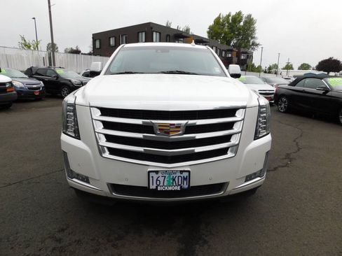 Used 2017 Cadillac Escalade ESV Premium Luxury AWD/4WD image 23