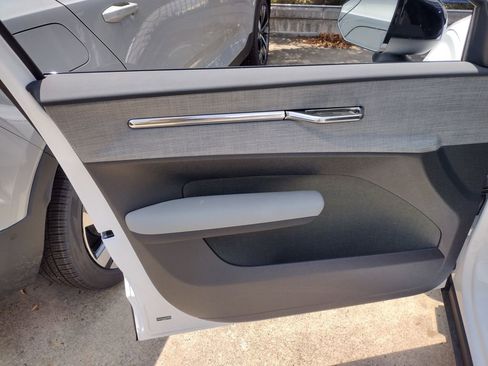 New 2025 Volvo EX30 Plus image 9