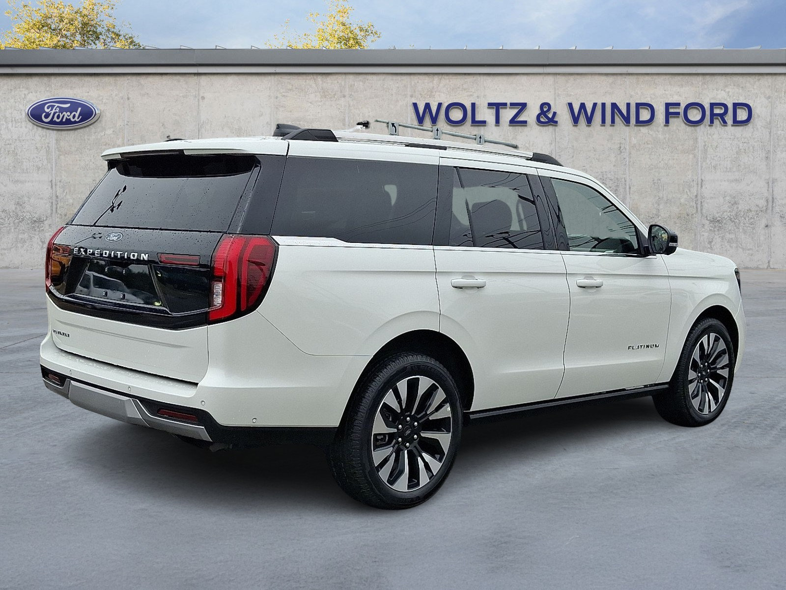 Used 2025 Ford Expedition Platinum w/ Driver's Package AWD/4WD image 6