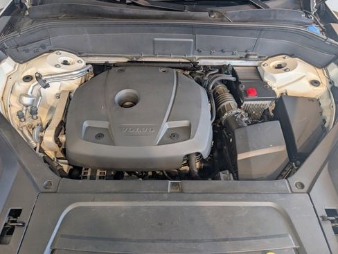 Used 2021 Volvo XC90 T6 Momentum w/ Climate Package image 32
