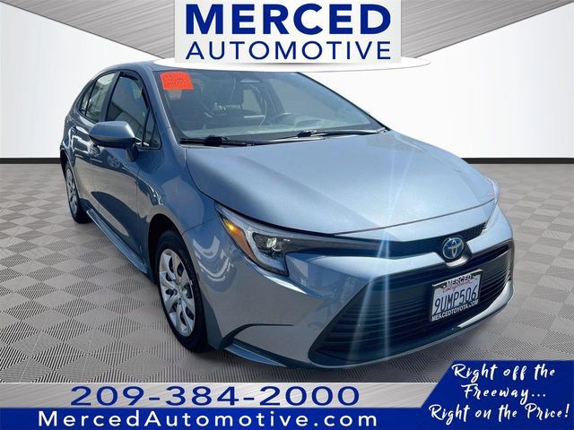 Used 2025 Toyota Corolla LE FWD image 1