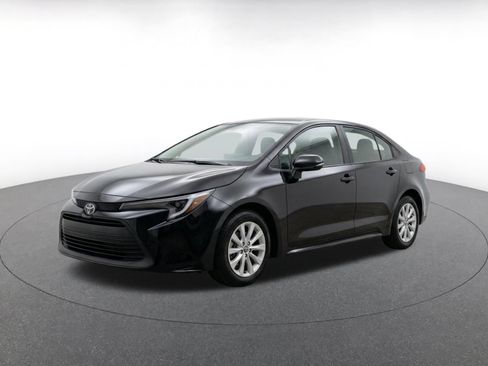 Used 2025 Toyota Corolla LE FWD image 3