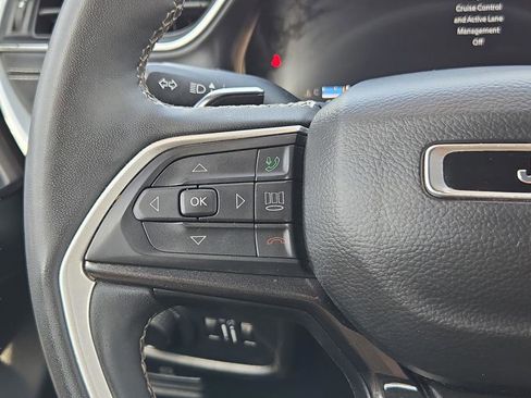 Used 2023 Jeep Grand Cherokee L Laredo image 24