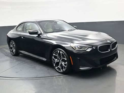 Used 2025 BMW 230i Coupe w/ Premium Package RWD image 2