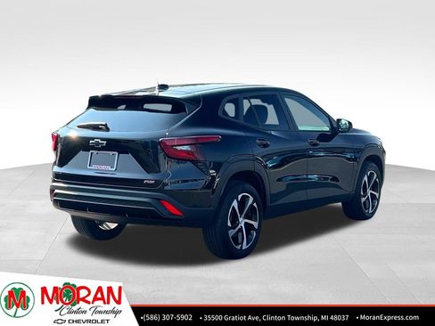 Certified 2024 Chevrolet Trax RS w/ Driver Confidence Package FWD image 5