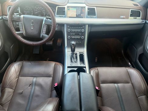 Used 2012 Lincoln MKS AWD image 18