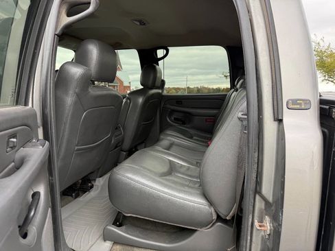 Used 2006 Chevrolet Silverado 2500 LT w/ Heavy-Duty Power Package image 10