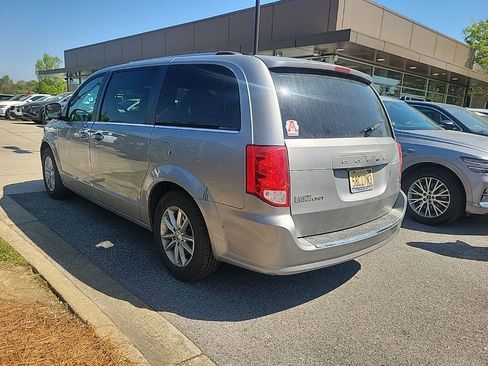 Used 2018 Dodge Grand Caravan SXT image 4