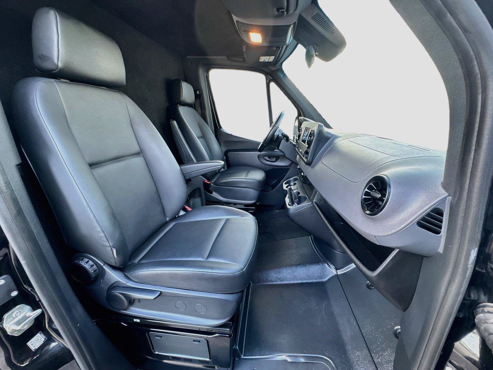 Used 2022 Mercedes-Benz Sprinter 2500 image 28