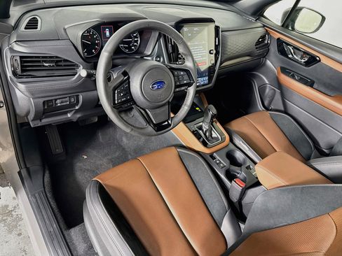 Used 2025 Subaru Forester Touring w/ Popular Package - Touring AWD/4WD image 8