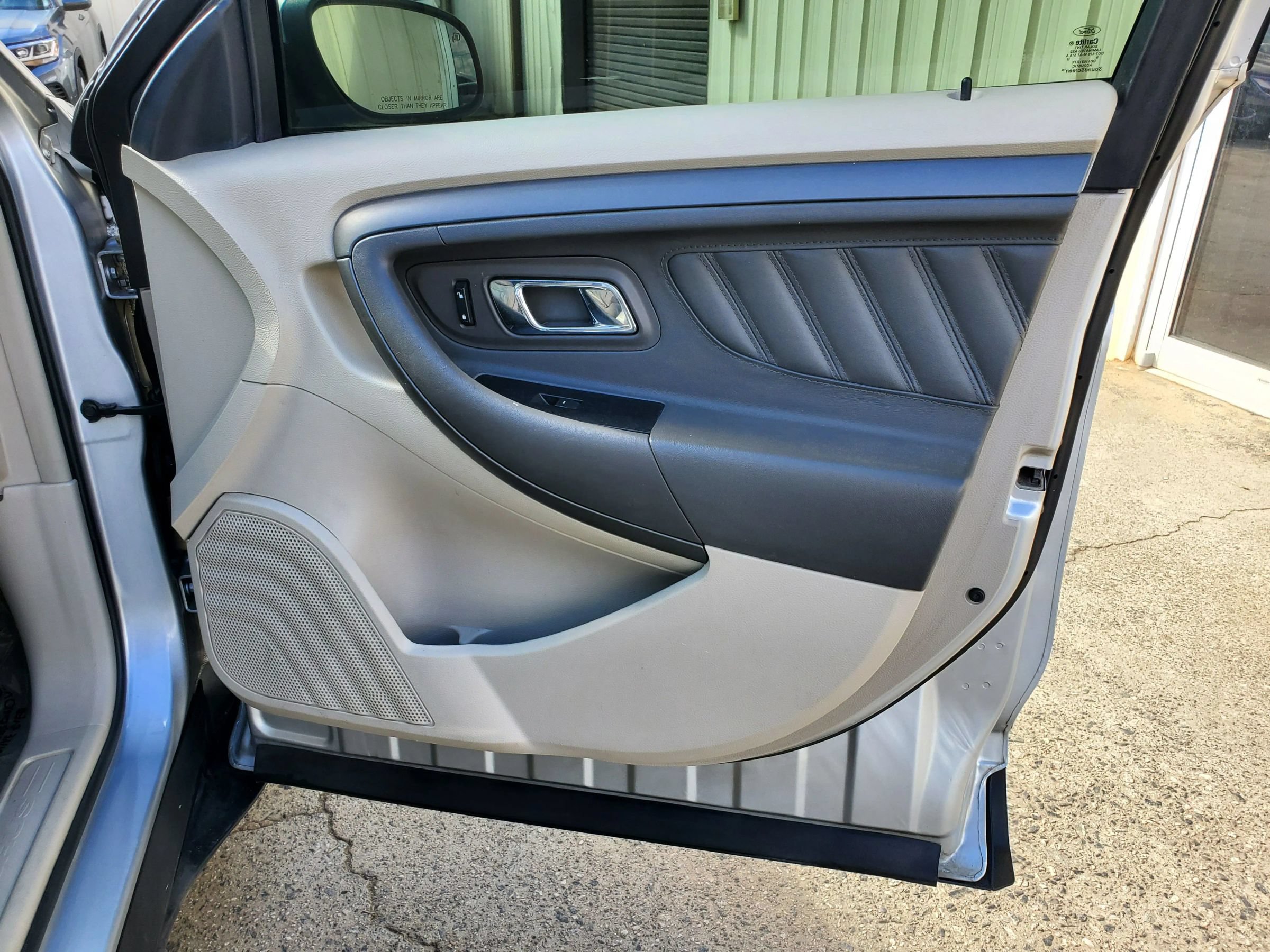 Used 2010 Ford Taurus SEL FWD image 17