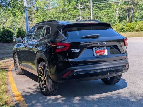 New 2026 Chevrolet Trax RS w/ Sunroof Package FWD image 4