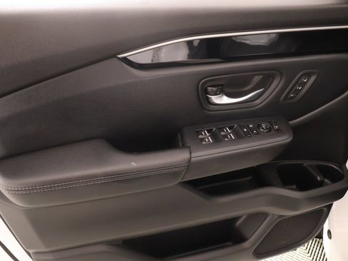 Used 2024 Honda Pilot Touring image 18
