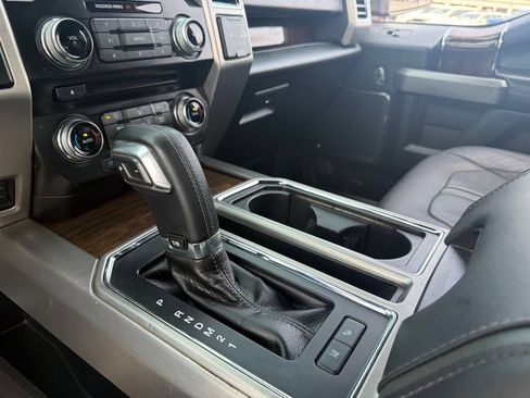 Used 2015 Ford F150 Platinum w/ Equipment Group 701A Luxury AWD/4WD image 17