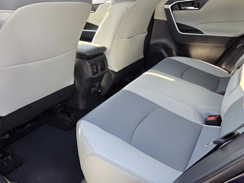 Certified 2022 Toyota RAV4 XLE Premium image 10