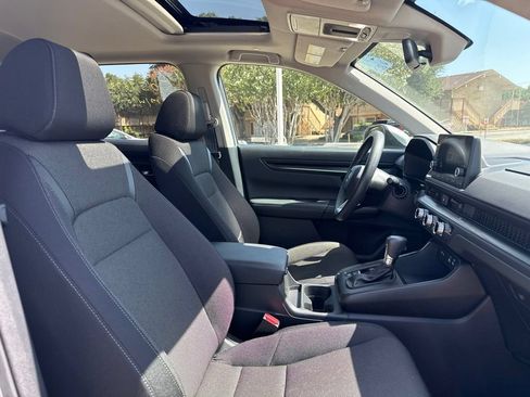 Used 2024 Honda CR-V EX image 11