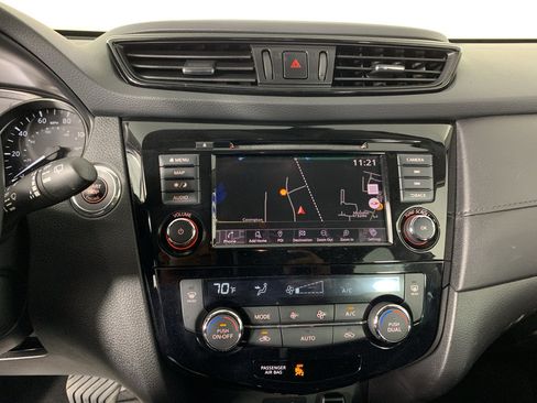 Used 2020 Nissan Rogue SV w/ Premium Package image 26