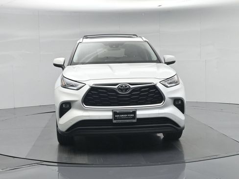 Used 2022 Toyota Highlander Limited FWD image 61