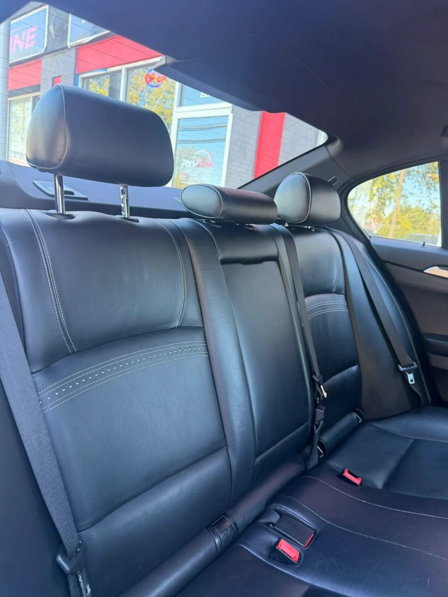 Used 2016 BMW 550i xDrive Sedan AWD/4WD image 13