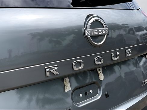 Used 2023 Nissan Rogue S AWD/4WD image 29