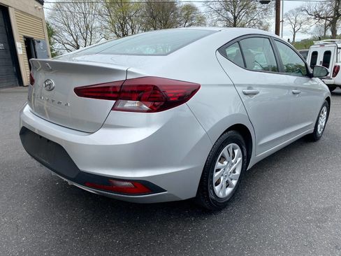 Used 2019 Hyundai Elantra SE image 3