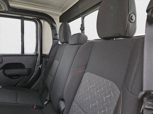 New 2025 Jeep Gladiator Mojave w/ Convenience Group image 14