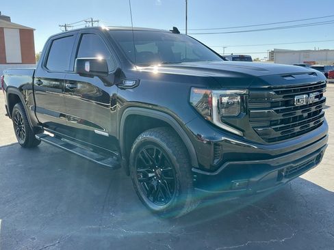 Used 2022 GMC Sierra 1500 Elevation w/ Elevation Premium Package image 3