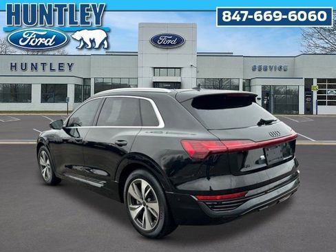 Used 2024 Audi Q8 e-tron Premium Plus w/ Premium Plus Package image 6