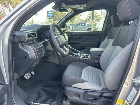 Used 2025 Toyota Tacoma TRD Sport image 16