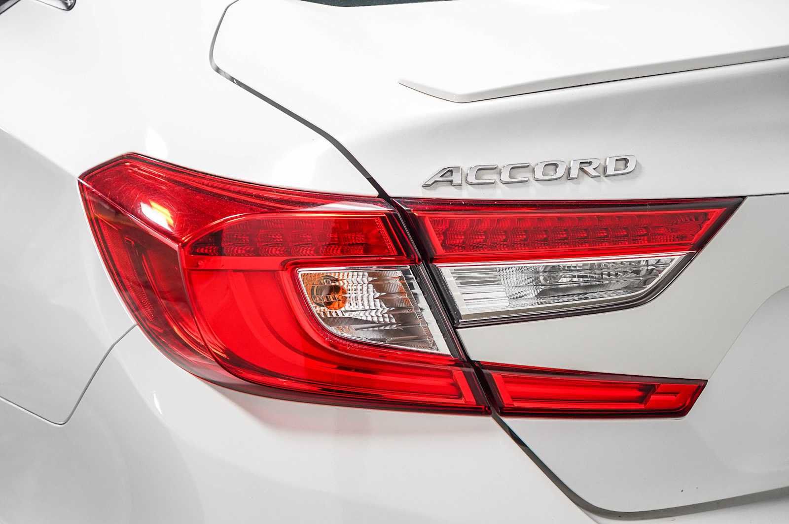 Used 2018 Honda Accord Sport image 9