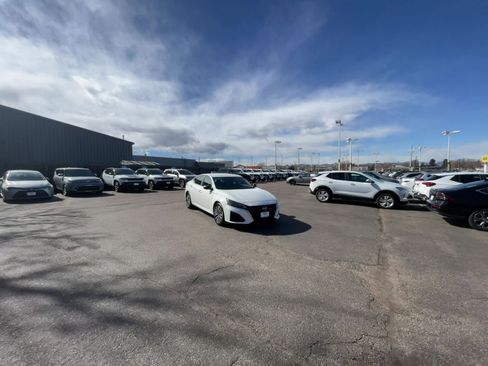 Used 2025 Nissan Altima 2.5 SV image 15