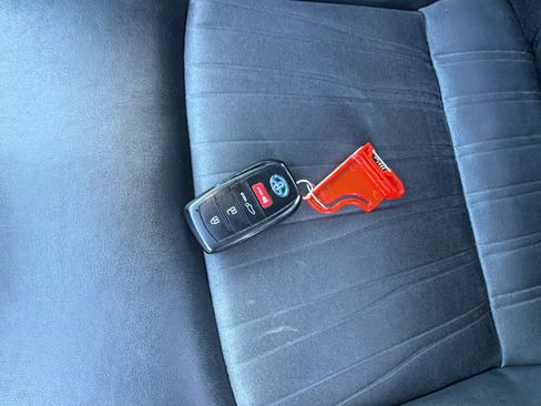Used 2021 Toyota Venza XLE w/ Carpet Mat Package (TMS) AWD/4WD image 29