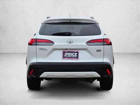 Used 2023 Toyota Corolla Cross XLE w/ Convenience Package FWD image 6