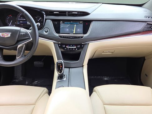 Used 2018 Cadillac XT5 Luxury w/ Driver Awareness Package image 13