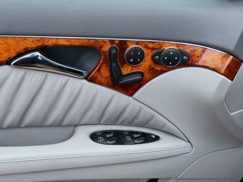 Used 2005 Mercedes-Benz E 320 Sedan image 21