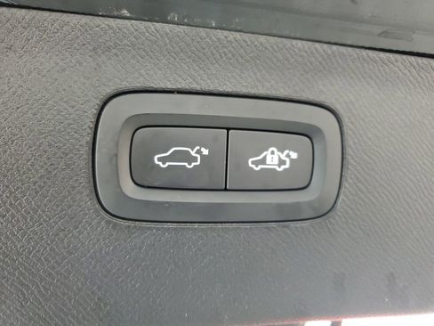 Certified 2024 Volvo XC90 B6 Ultimate w/ Protection Package Premier image 12