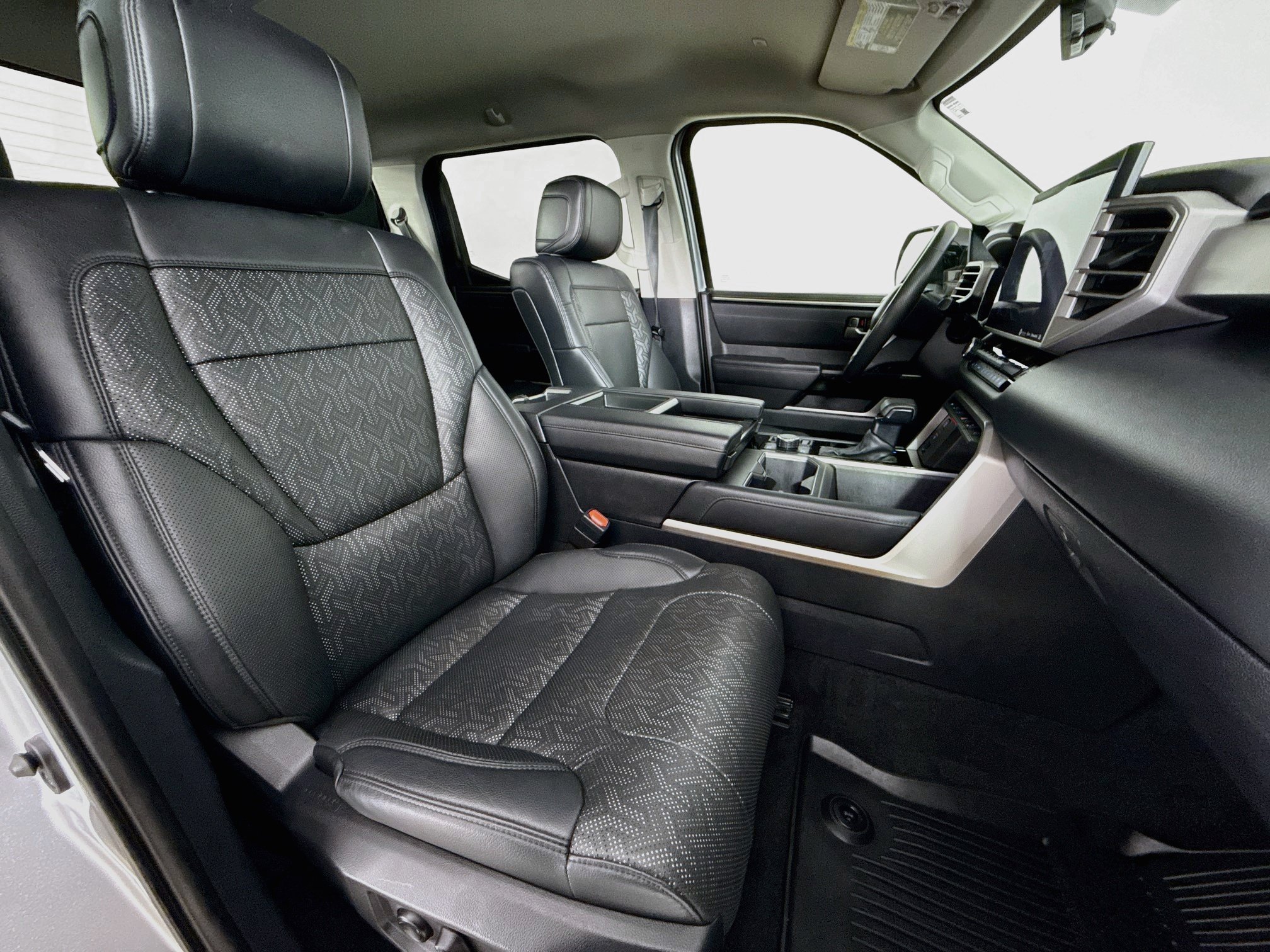 Used 2024 Toyota Tundra Limited w/ TRD Off-Road Package AWD/4WD image 30
