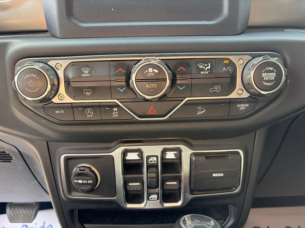 Used 2018 Jeep Wrangler Unlimited Sport S AWD/4WD image 13