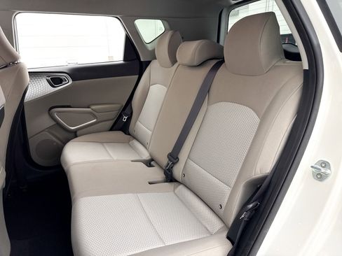 Used 2021 Kia Soul LX image 28