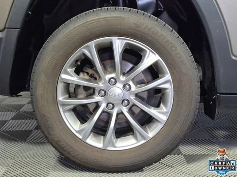 Used 2020 Jeep Cherokee Latitude Plus FWD image 27