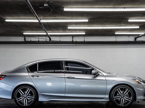 Used 2016 Honda Accord Touring image 6