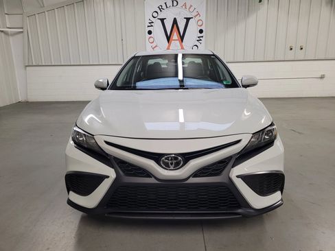 Used 2022 Toyota Camry SE image 12