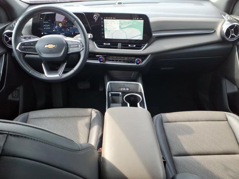 Used 2025 Chevrolet Equinox LT w/ Convenience Package II FWD image 11
