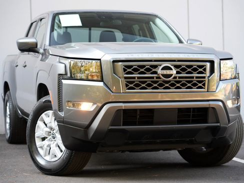 Used 2022 Nissan Frontier SV RWD image 2