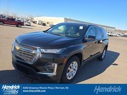 Used 2022 Chevrolet Traverse LS image 1