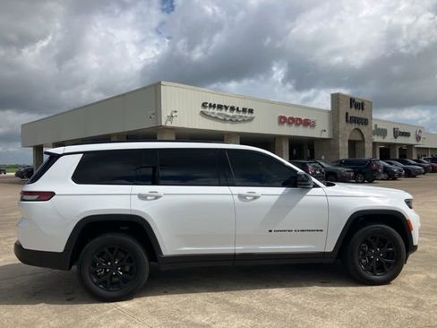 Used 2025 Jeep Grand Cherokee L Laredo RWD image 8