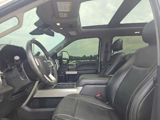 Used 2017 Ford F250 Lariat w/ Lariat Ultimate Package AWD/4WD image 4