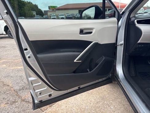 Used 2025 Toyota Corolla Cross L FWD image 15